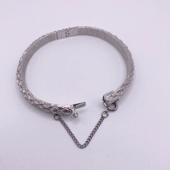 Trifari Bracelet with Safety Chain Silver Tone - Picture 4 of 6